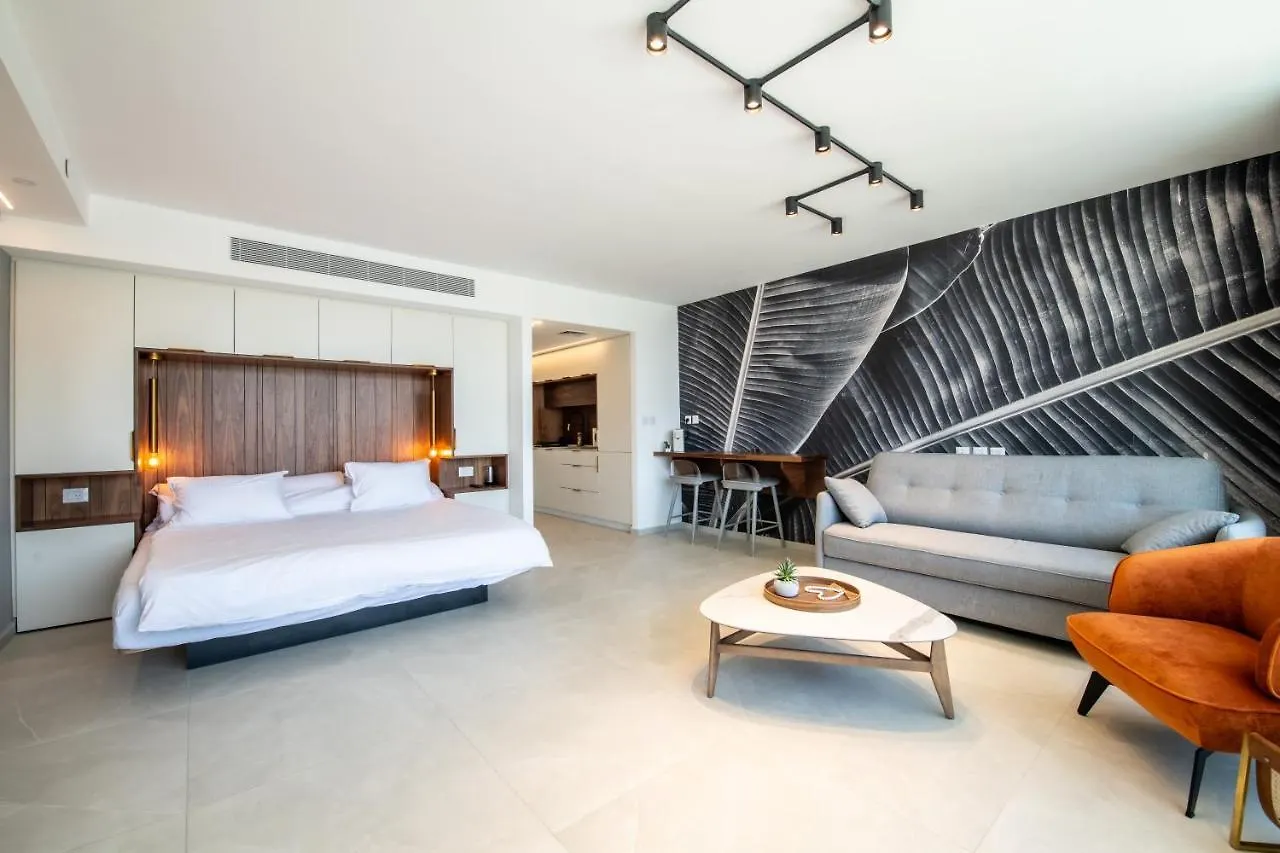 Beach Side-Kings Luxury Sea View Amazing Pool Eilat Apartment