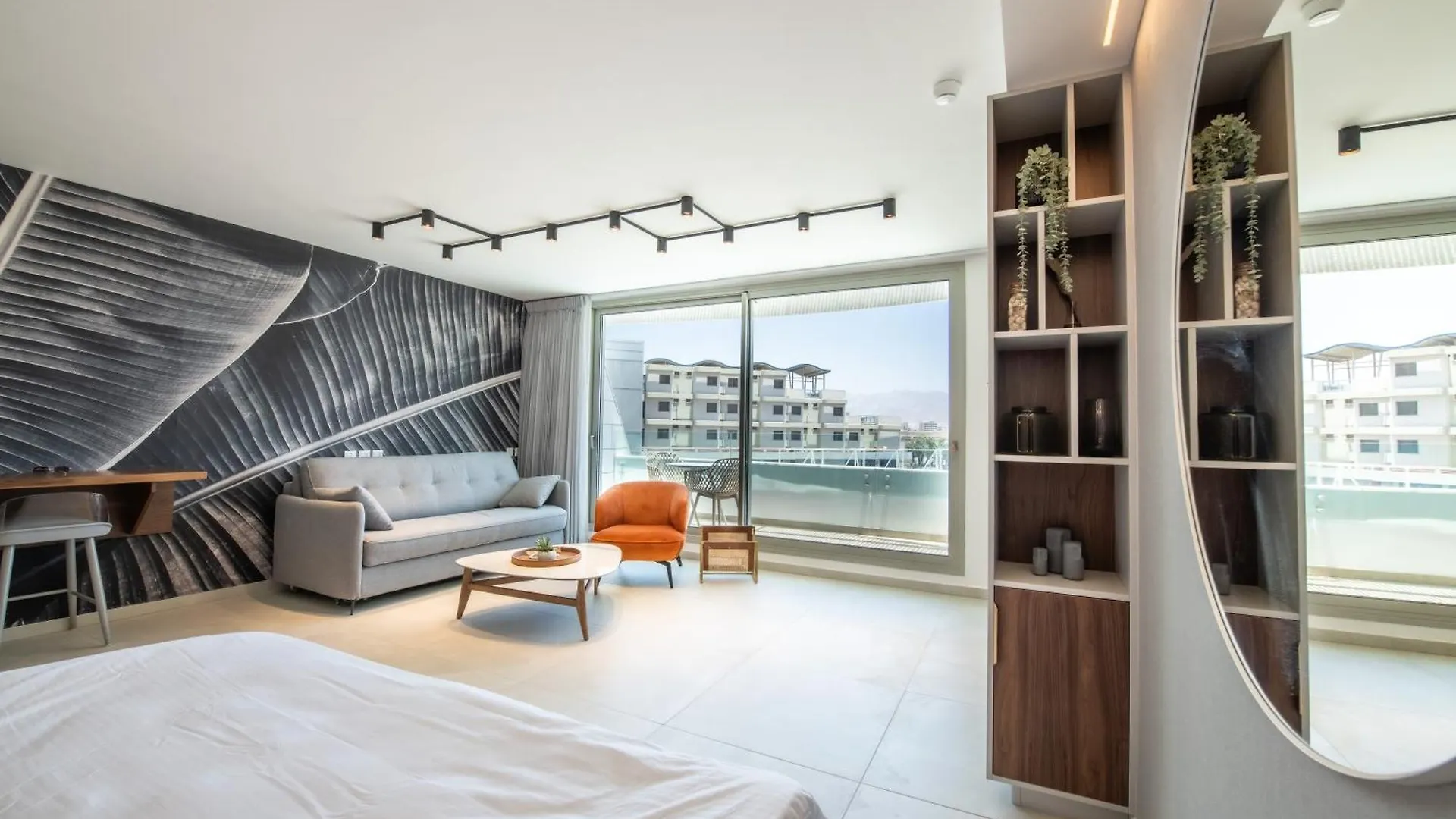 Beach Side-Kings Luxury Sea View Amazing Pool Eilat Apartment